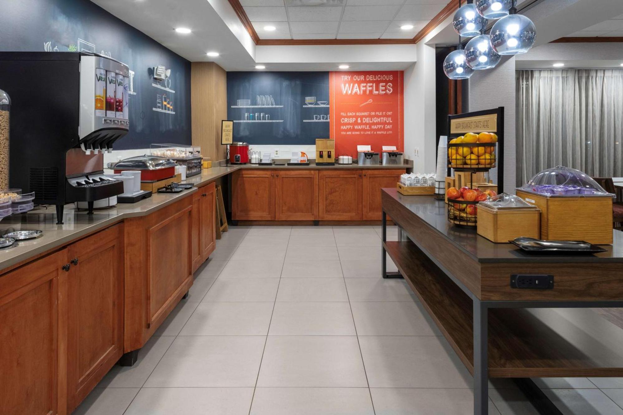 Hampton Inn Gretna - Smith Mountain Lake Екстериор снимка
