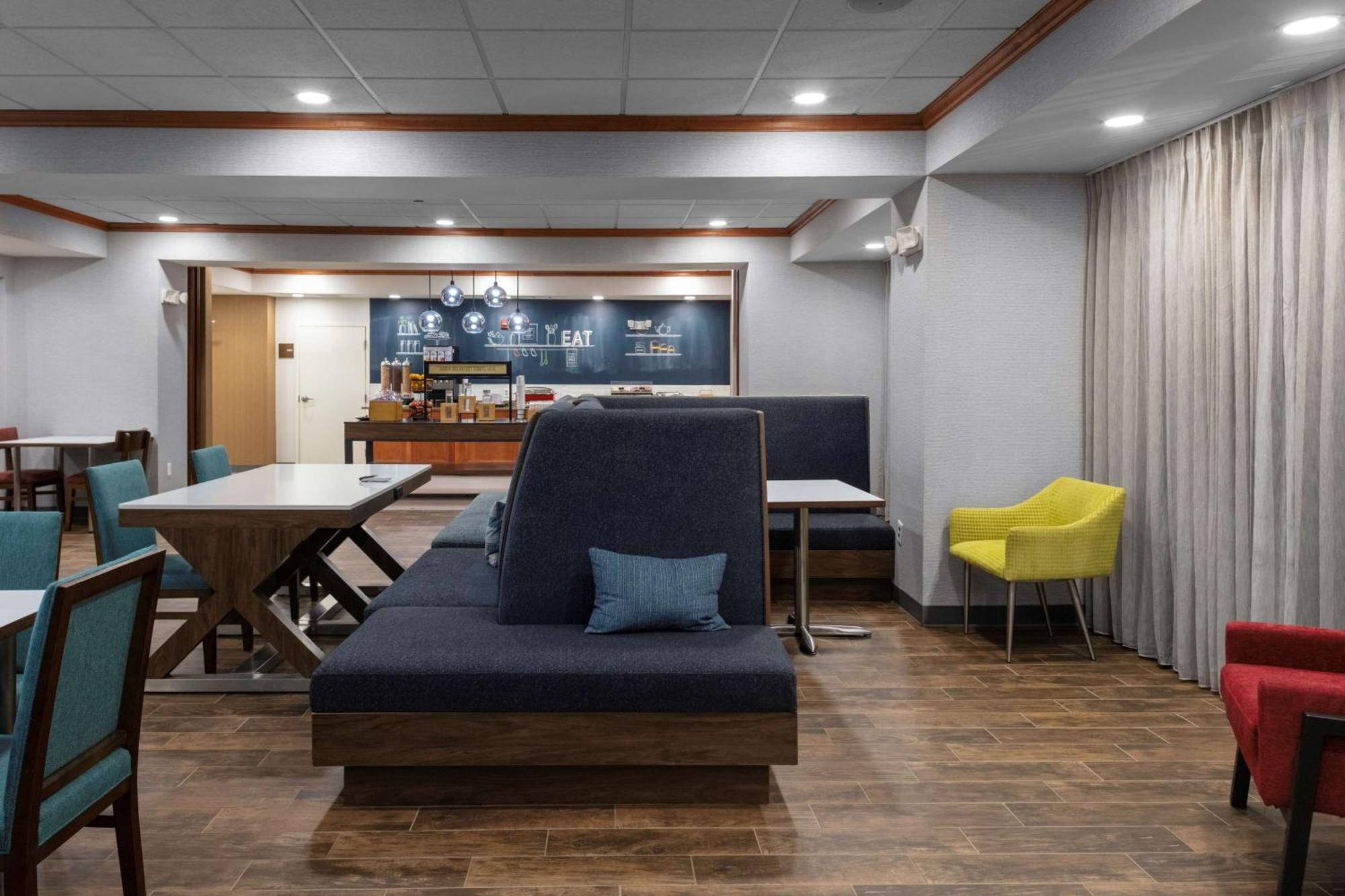 Hampton Inn Gretna - Smith Mountain Lake Екстериор снимка