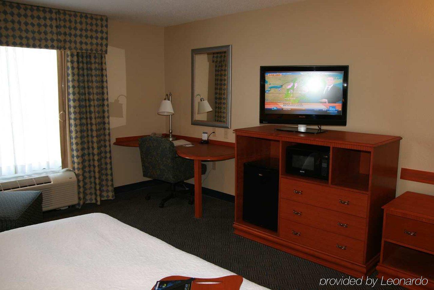 Hampton Inn Gretna - Smith Mountain Lake Стая снимка